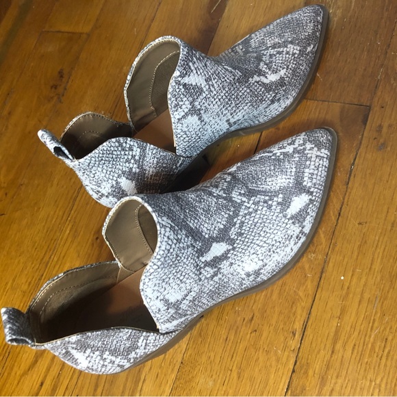 Universal Thread Shoes - Universal Thread faux snake booties. Slip on size 6.
